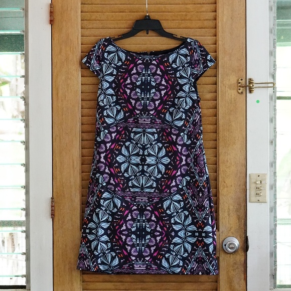 Vince Camuto Graphic Print Scuba Shift Dress - Picture 1 of 4